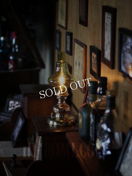 アンティークテーブルライト｜イエローグリーンガラスチムニー真鍮卓上照明