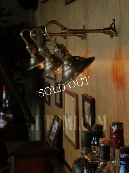 LEVITON社製パドルスイッチソケット&角度調整付ミニシェード真鍮製ブラケットA/工業系壁面照明ウォールランプライト