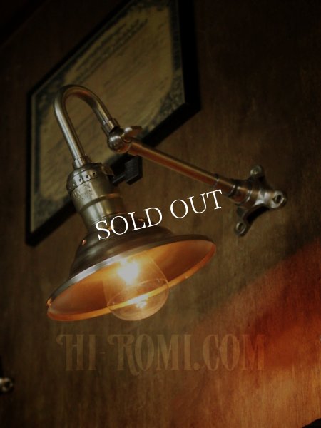 LEVITON社製パドルスイッチソケット&角度調整付ミニシェード真鍮製ブラケットA/工業系壁面照明ウォールランプライト