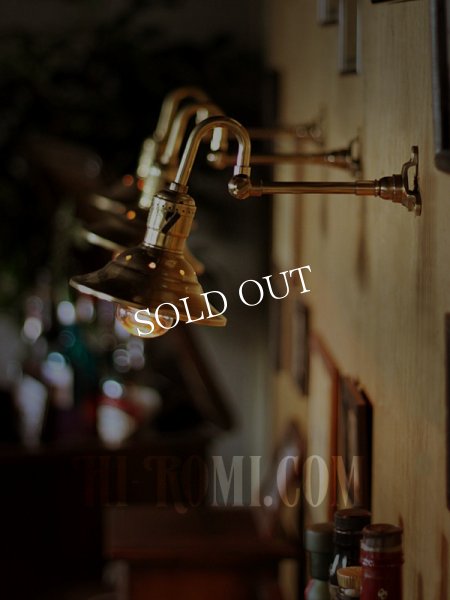 LEVITON社製パドルスイッチソケット&角度調整付ミニシェード真鍮製ブラケットA/工業系壁面照明ウォールランプライト