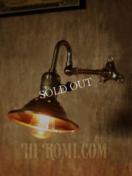 LEVITON社製パドルスイッチソケット&角度調整付ミニシェード真鍮製ブラケットA/工業系壁面照明ウォールランプライト