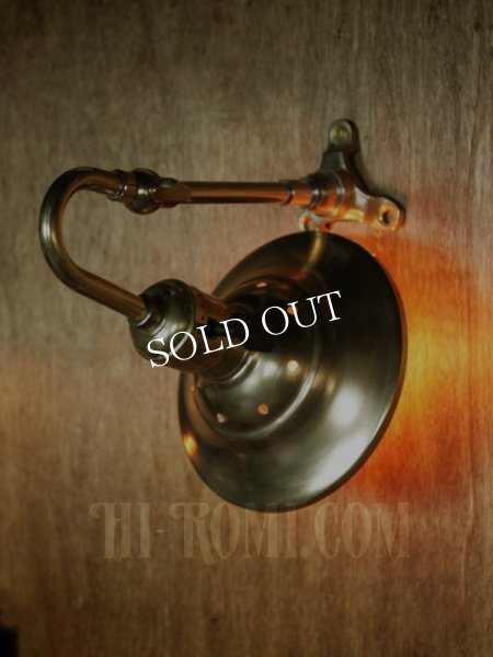 LEVITON社製パドルスイッチソケット&角度調整付ミニシェード真鍮製ブラケットA/工業系壁面照明ウォールランプライト