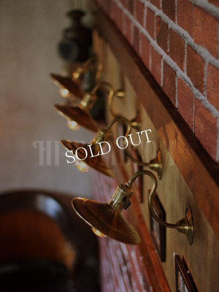 画像2: LEVITON社製パドルスイッチソケット&平型シェード真鍮製ブラケットA/工業系壁面照明ウォールランプライト (2)