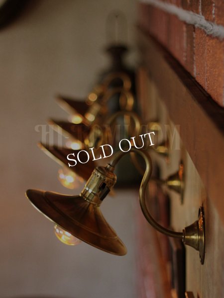 画像3: LEVITON社製パドルスイッチソケット&平型シェード真鍮製ブラケットA/工業系壁面照明ウォールランプライト (3)