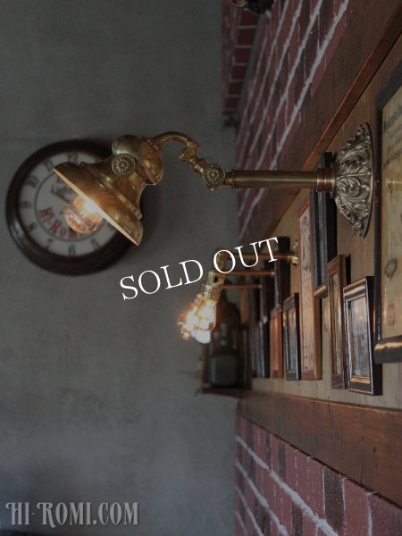 アンティークヴィクトリアンレリーフ真鍮製ブラケットライト｜壁掛け照明