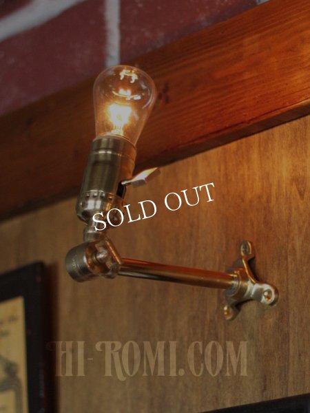 インダストリアル照明｜角度調整付真鍮工業ミニブラケットライト｜アンティークブラスウォールランプ