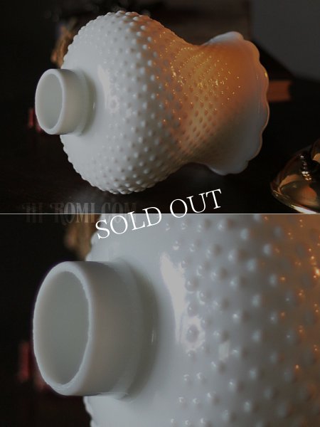 アンティークテーブルライト｜ホブネイルミルクガラスと真鍮の卓上照明