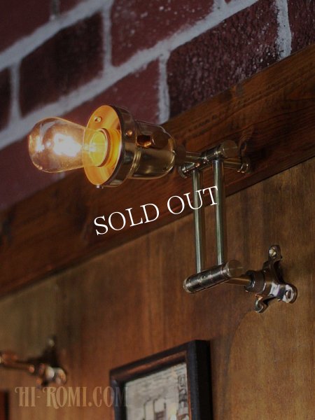 工業系真鍮製角度調整付ダブルアームブラケットライト壁掛け照明｜ベル型インダストリアルウォールランプ