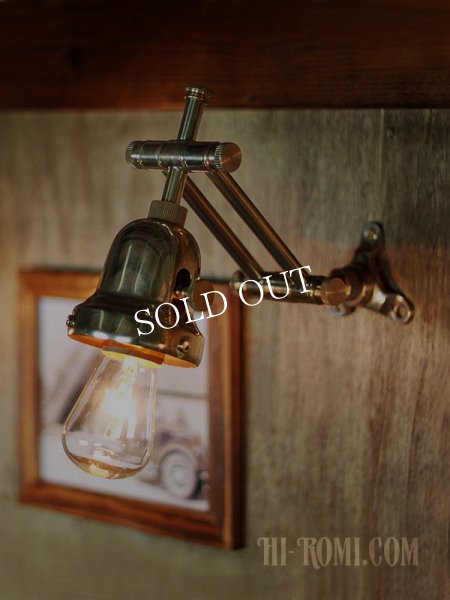 工業系真鍮製角度調整付ダブルアームブラケットライト壁掛け照明｜ベル型インダストリアルウォールランプ