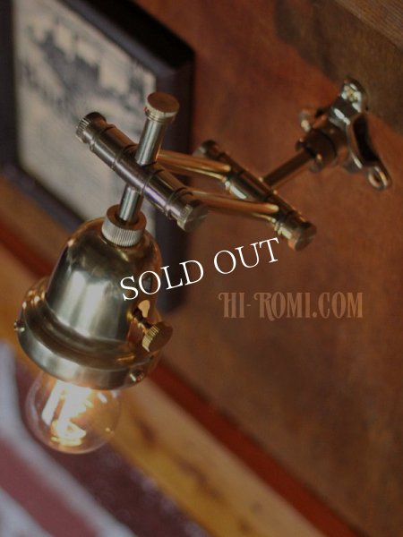 工業系真鍮製角度調整付ダブルアームブラケットライト壁掛け照明｜ベル型インダストリアルウォールランプ