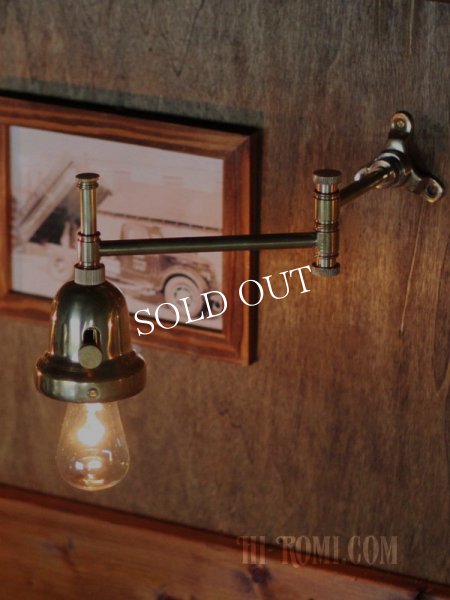 USAヴィンテージインダストリアルスウィングアームブラケットライト｜工業系真鍮製壁掛け照明ウォールランプ