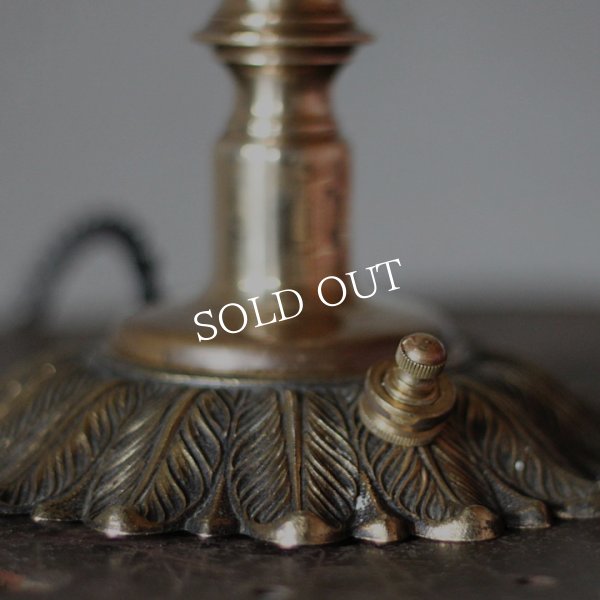 アンティークランプ｜フリルガラスシェードのテーブルライト照明