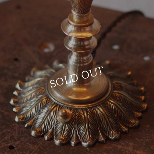 アンティークランプ｜フリルガラスシェードのテーブルライト照明