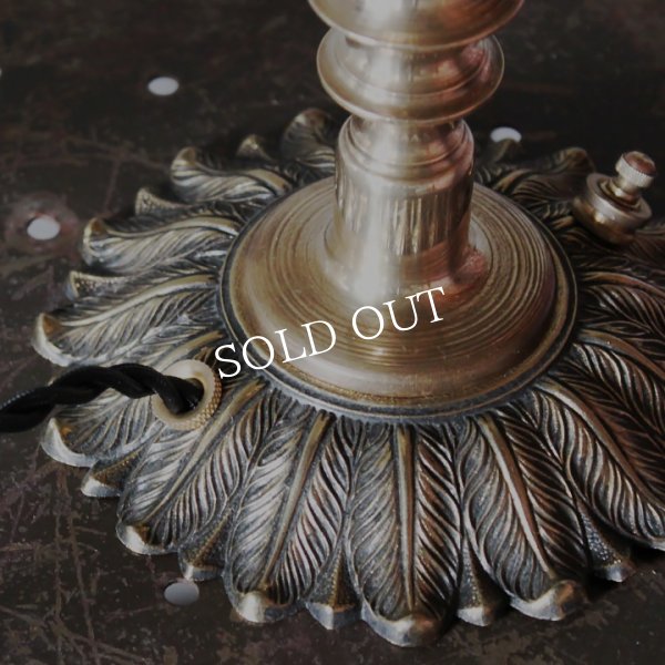 アンティークランプ｜フリルガラスシェードのテーブルライト照明