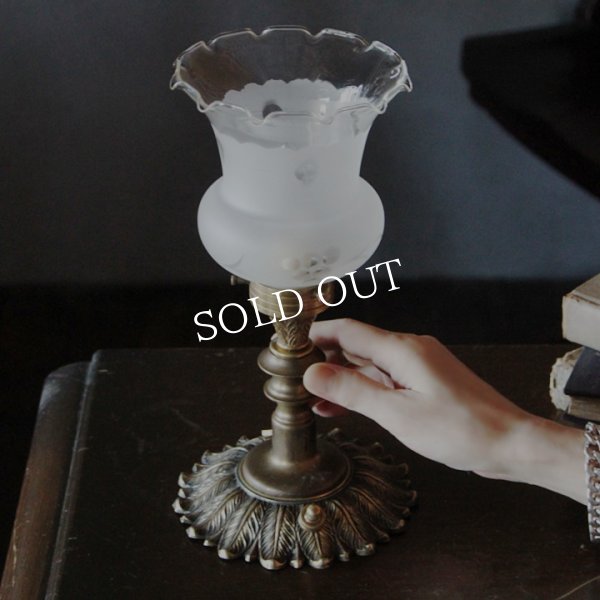 アンティークランプ｜フリルガラスシェードのテーブルライト照明