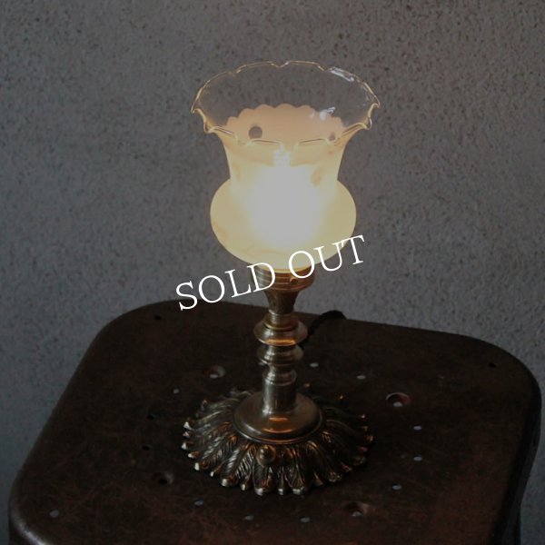 アンティークランプ｜フリルガラスシェードのテーブルライト照明