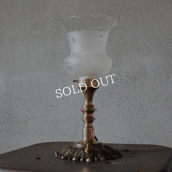 アンティークランプ｜フリルガラスシェードのテーブルライト照明