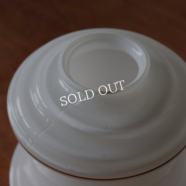 ミッドセンチュリーミルクガラスシェード付ペンダントライト