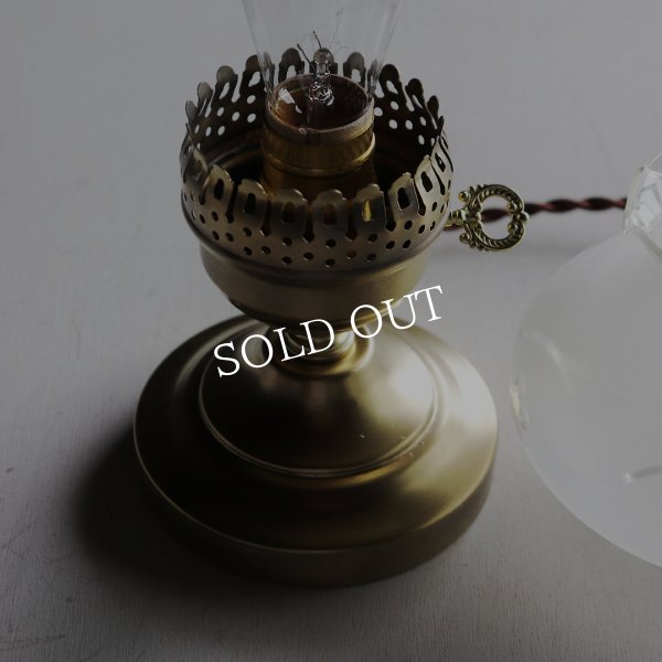 フロストガラス製フリルチムニー付テーブルランプ｜アンティーク卓上照明ライト