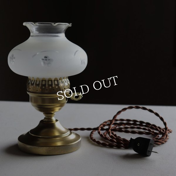 フロストガラス製フリルチムニー付テーブルランプ｜アンティーク卓上照明ライト