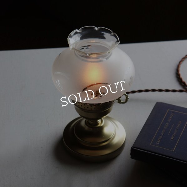 フロストガラス製フリルチムニー付テーブルランプ｜アンティーク卓上照明ライト