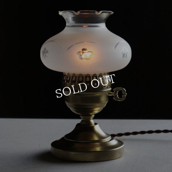 フロストガラス製フリルチムニー付テーブルランプ｜アンティーク卓上照明ライト