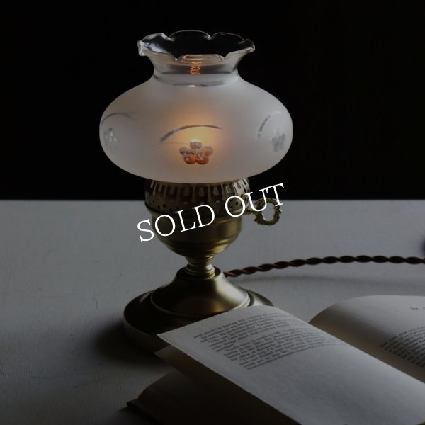 フロストガラス製フリルチムニー付テーブルランプ｜アンティーク卓上照明ライト