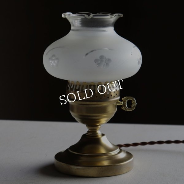 フロストガラス製フリルチムニー付テーブルランプ｜アンティーク卓上照明ライト