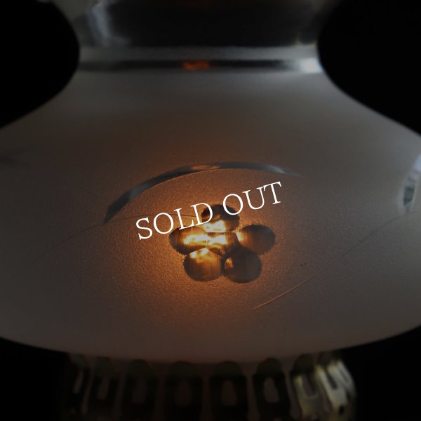 フロストガラス製フリルチムニー付テーブルランプ｜アンティーク卓上照明ライト