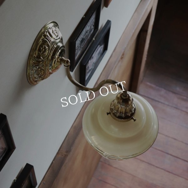 アンティーク照明｜ヴィンテージ金彩アンバーガラスシェードのブラケットライト