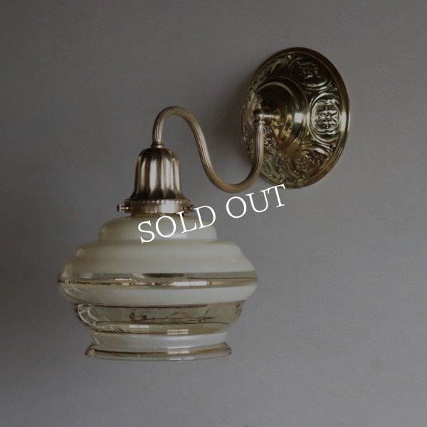 アンティーク照明｜ヴィンテージ金彩アンバーガラスシェードのブラケットライト