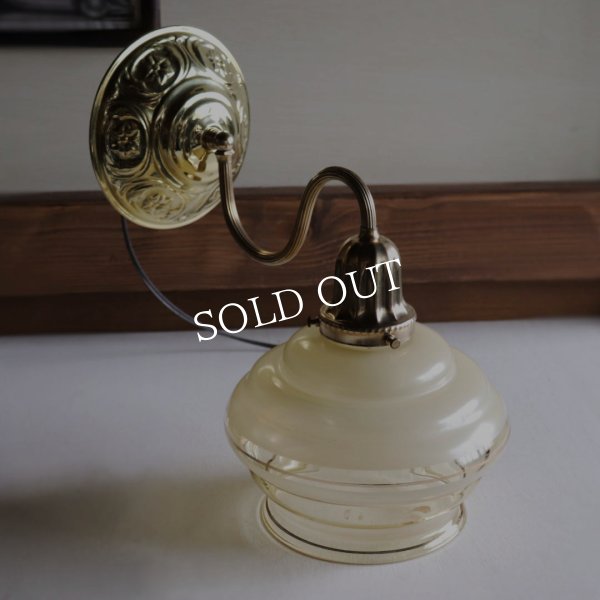 アンティーク照明｜ヴィンテージ金彩アンバーガラスシェードのブラケットライト