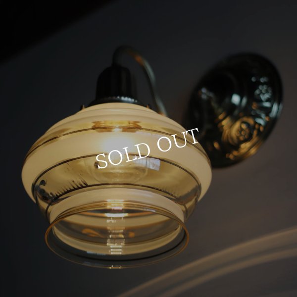 アンティーク照明｜ヴィンテージ金彩アンバーガラスシェードのブラケットライト