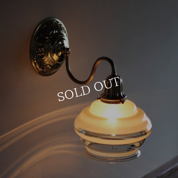 アンティーク照明｜ヴィンテージ金彩アンバーガラスシェードのブラケットライト