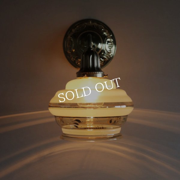 アンティーク照明｜ヴィンテージ金彩アンバーガラスシェードのブラケットライト