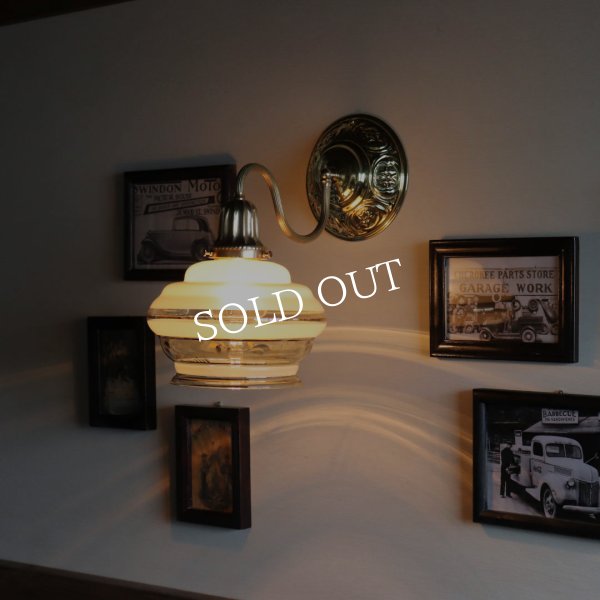 アンティーク照明｜ヴィンテージ金彩アンバーガラスシェードのブラケットライト