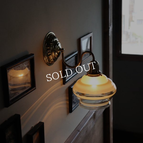 アンティーク照明｜ヴィンテージ金彩アンバーガラスシェードのブラケットライト