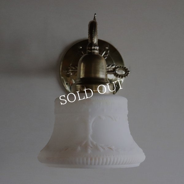 USAヴィンテージミルクガラスシェード付コロニアルブラケットライト｜アンティーク壁掛け照明