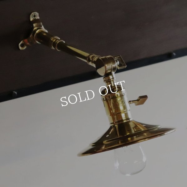 インダストリアルブラスブラケットライト｜工業系平皿シェード&角度調整付き壁掛け照明