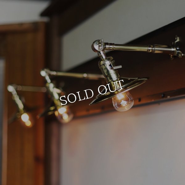 インダストリアルブラスブラケットライト｜工業系平皿シェード&角度調整付き壁掛け照明