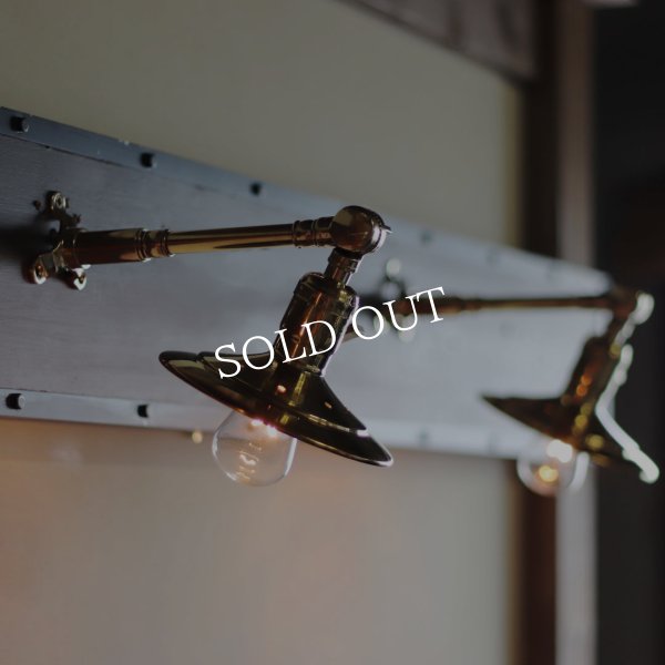 インダストリアルブラスブラケットライト｜工業系平皿シェード&角度調整付き壁掛け照明