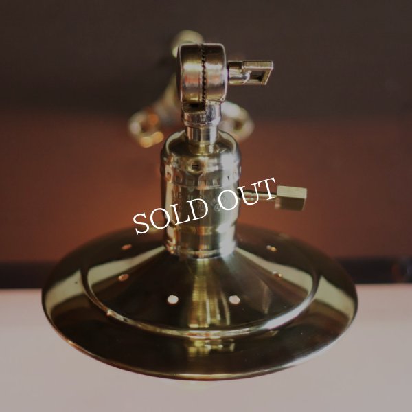 インダストリアルブラスブラケットライト｜工業系平皿シェード&角度調整付き壁掛け照明