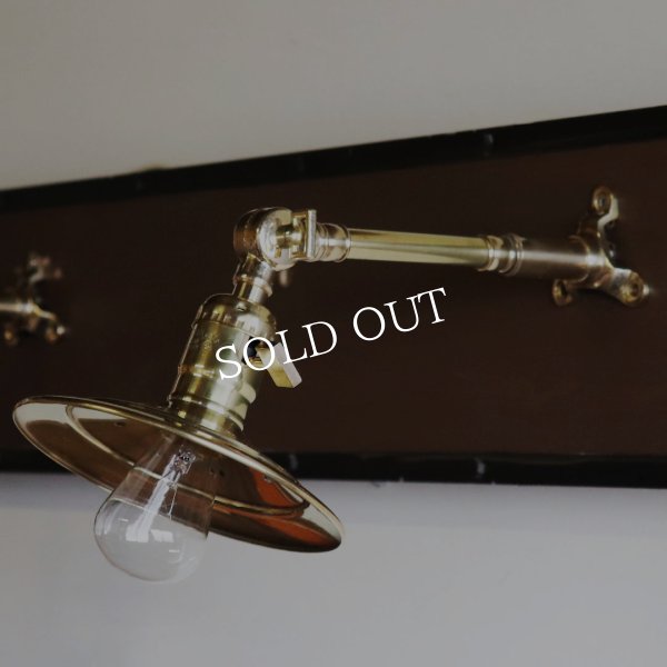 インダストリアルブラスブラケットライト｜工業系平皿シェード&角度調整付き壁掛け照明