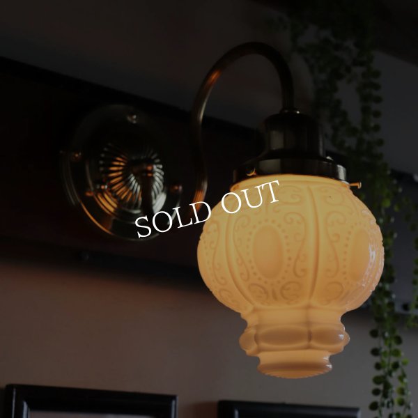アンティーク照明｜USAヴィンテージロココ調ミルクガラスブラケットライト壁掛け照明