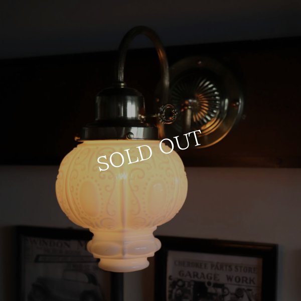 アンティーク照明｜USAヴィンテージロココ調ミルクガラスブラケットライト壁掛け照明