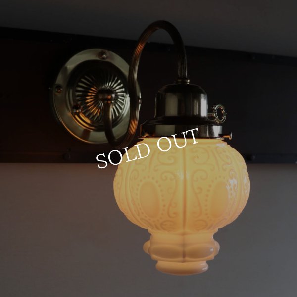 アンティーク照明｜USAヴィンテージロココ調ミルクガラスブラケットライト壁掛け照明