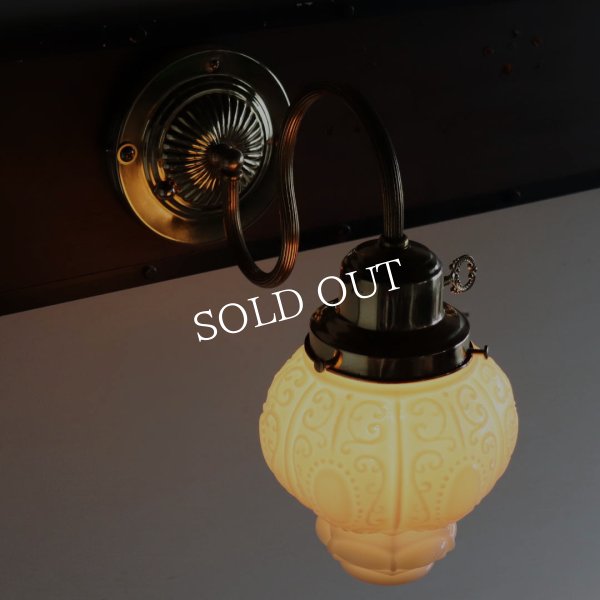 アンティーク照明｜USAヴィンテージロココ調ミルクガラスブラケットライト壁掛け照明