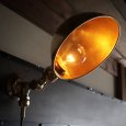 【取付け工事不要】インダストリアルブラケットライト真鍮製シェード付き工業系壁掛け照明