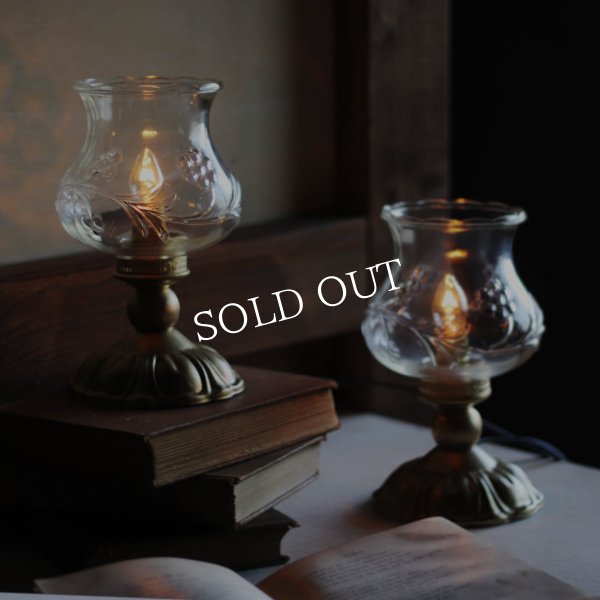 アンティーク卓上照明｜USAヴィンテージの花柄エンボスのチューリップ型シェード付きテーブルライト