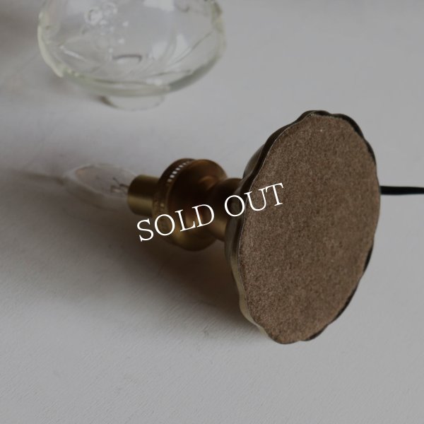 アンティーク卓上照明｜USAヴィンテージの花柄エンボスのチューリップ型シェード付きテーブルライト